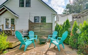 Charming Louisville Retreat With Patio And Fireplace!